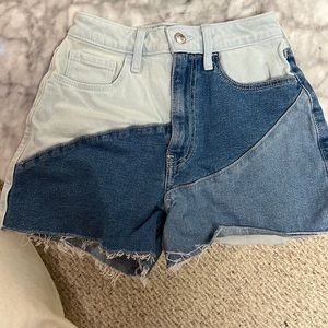 ❗️SOLD❗️Hollister Ultra High Rise Mom Short 3”